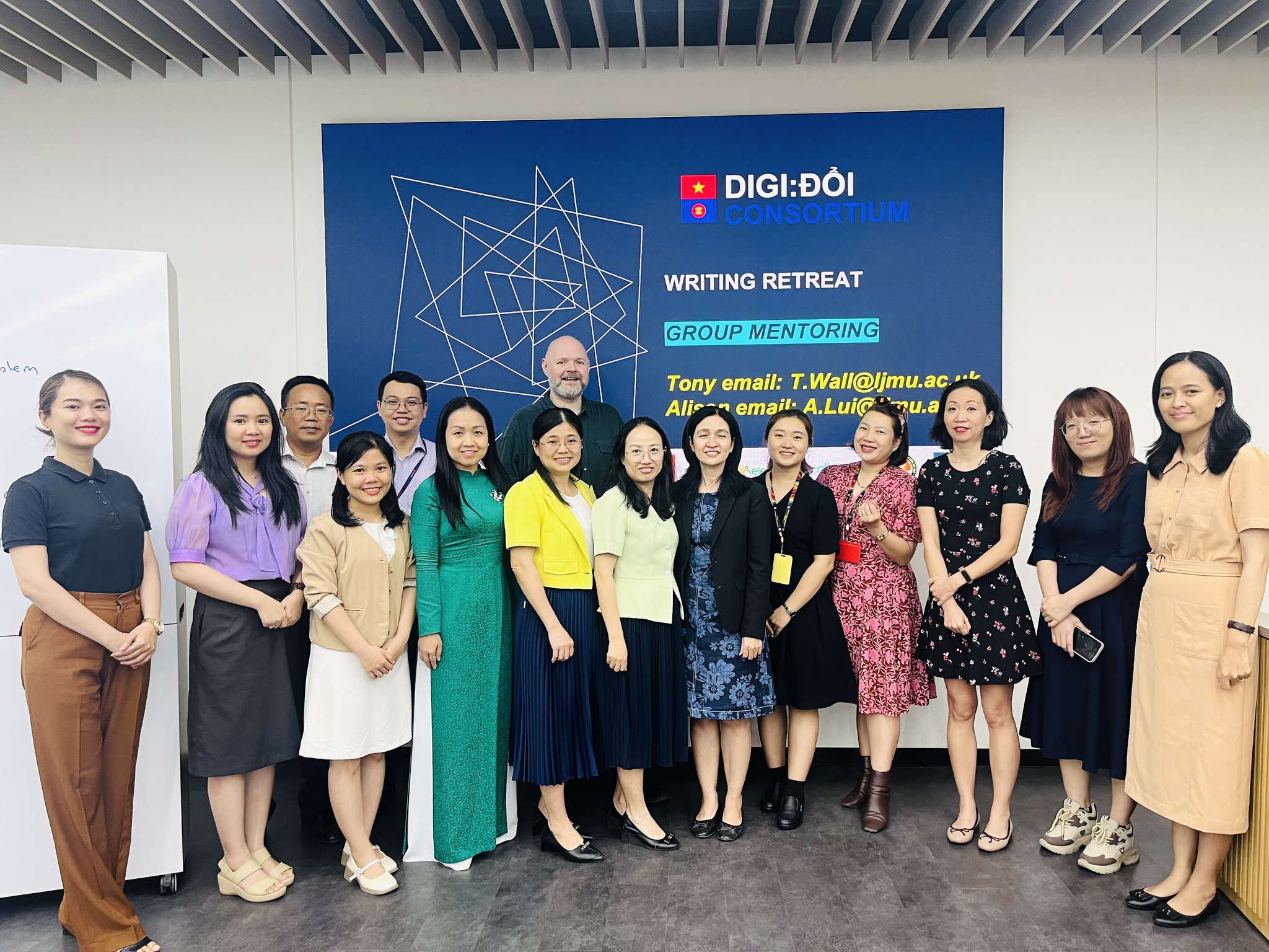 Tổ chức thành công "Writing Retreat & Group Mentoring" trong khuôn khổ Dự án DIGI:ĐỔI