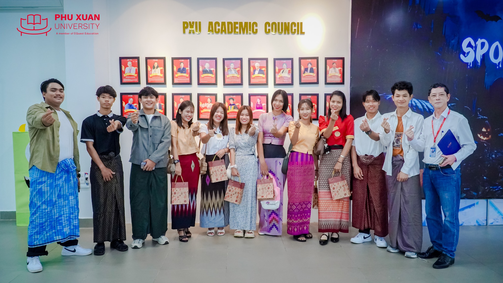 Viện Ngôn ngữ PXU đón tiếp sinh viên Myanmar giao lưu văn hóa tại Huế